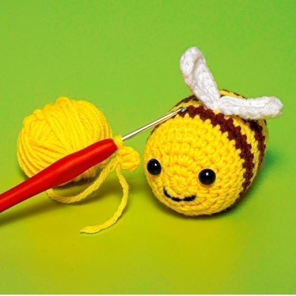 NEW Crochet Kit for Beginners in Bumble Bee Bear - Picture 2 of 7